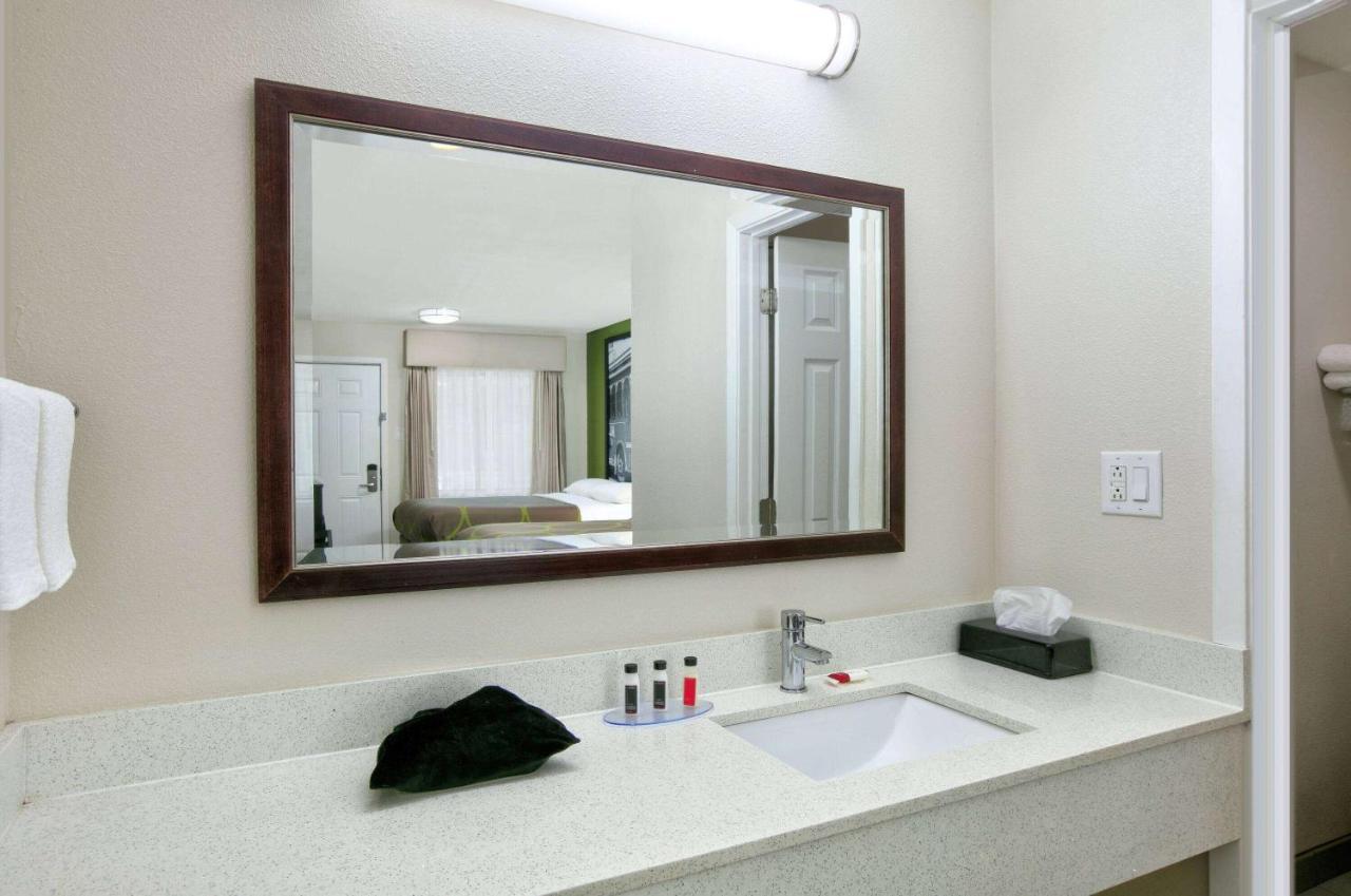 Отель Super 8 By Wyndham Palestine Tx Экстерьер фото