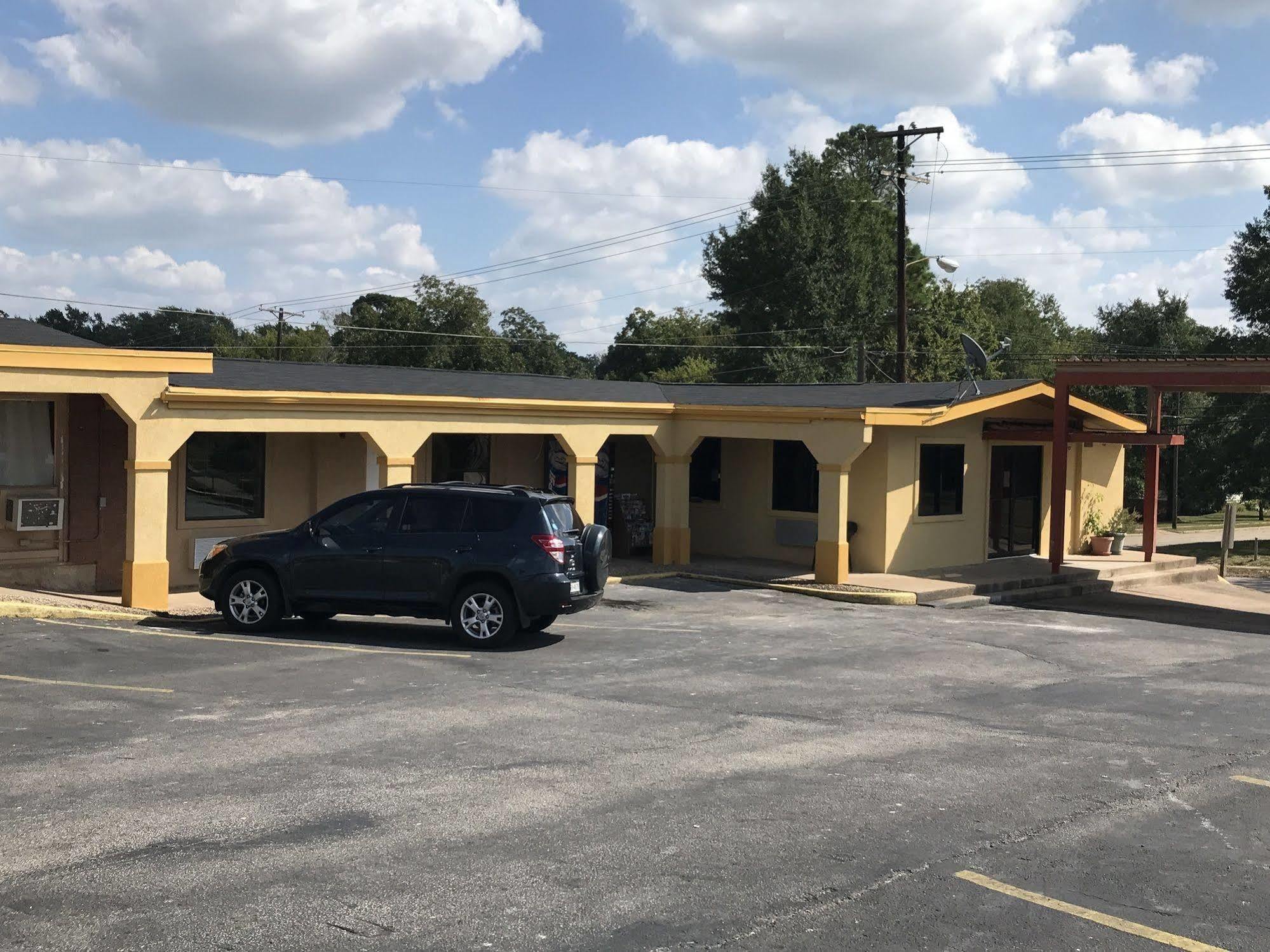 Отель Super 8 By Wyndham Palestine Tx Экстерьер фото